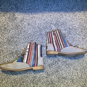 Toms zip up striped size 8.5